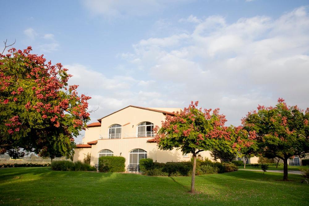 Pastoral Hotel - Kfar Blum Extérieur photo